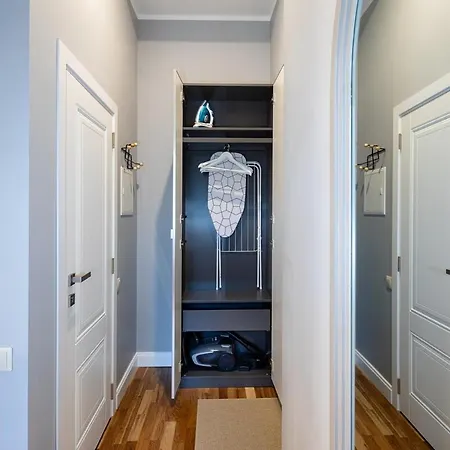 Urban Chic I New & Modern I Design Bed Lägenhet Riga